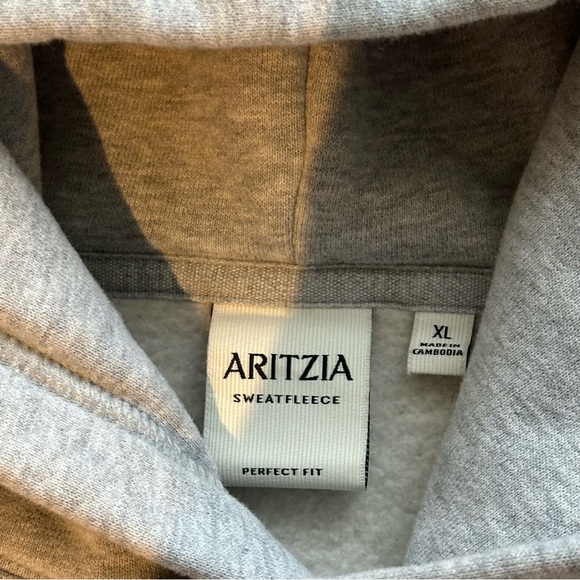 Aritzia Cozy Sweatfleece Perfect Crop Hoodie - Picture 6 of 6